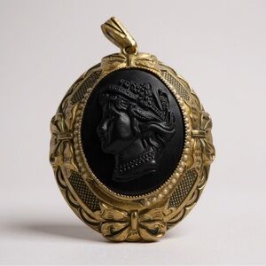Vintage Coro Black Cameo Pendant Brooch w/ Bows & Faux Pearls Patent 121349